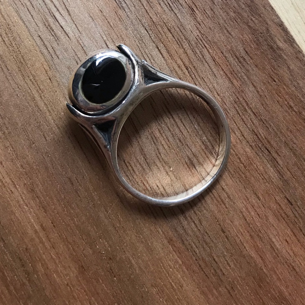 Sterling silver onyx and mother of pearl ring
